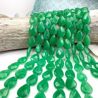 18x13mm Faceted Teardrop Pear Dyed Emerald Green Jade Beads (May)