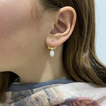 Alternative view of Reindeer Antler Effortless Hooks Earrings Satin 14kt Gold Vermeille Amoracast