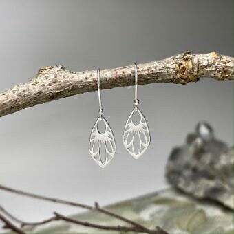 Alternative view of Small Wild Flower Shield Sterling Silver .925 Amoracast - Connectors Pendants Charms