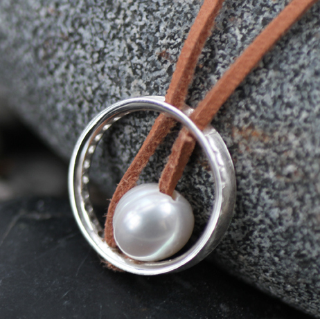 Small Wheel Round Eternity Design Frames Sterling Silver .925 Amoracast - Image 2
