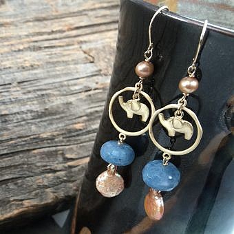 Alternative view of Medium Organic Circle Frame Satin 14kt Gold Vermeille Amoracast - Connectors Pendants Charms