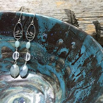 Alternative view of Robin Bird in Oval Frame Sterling Silver .925 Amoracast - Pendants