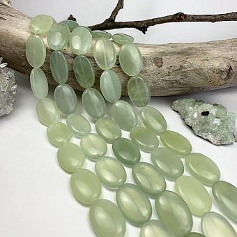 30x23mm Smooth Oval Serpentine (New Jade) Beads