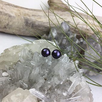 Alternative view of 6.5x7mm Dyed Peacock Buttons Half Drilled Freshwater Pearls Paired Beads