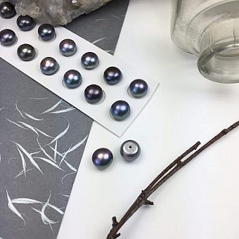 peacock button pearls