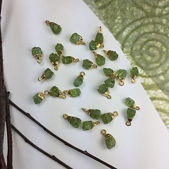 Peridot Roughie Raw 22kt Gold Plated Copper - Pendants Charms (August)