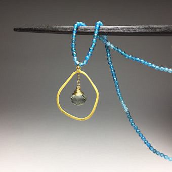 Alternative view of 2.5mm Blue Apatite Micro Faceted Round Beads