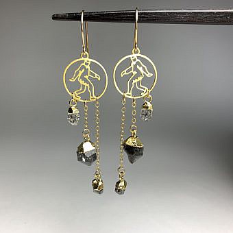 Alternative view of Harry the Bigfoot Round Frame Brushed 14kt Gold Vermeille Amoracast - Pendants Charms