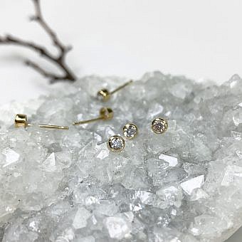 Clear CZ studs earrings