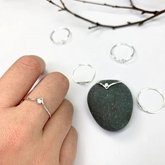 2mm CZ Clear Crystal Chevron Stacking Ring Sterling Silver .925 Size 5