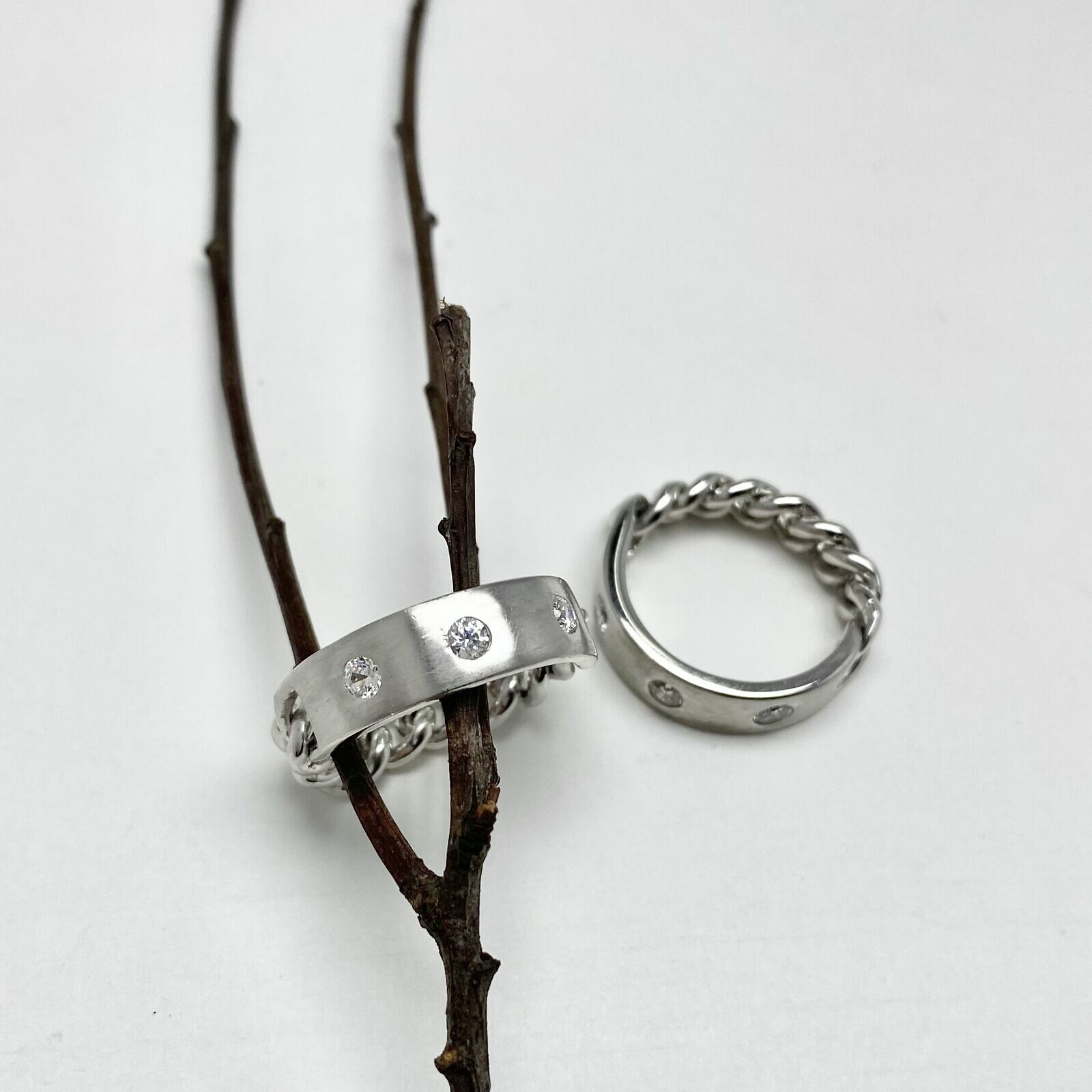 Triplet Curb Chain Rings with 3 Stones Brushed Rhodium Plated Sterling Silver .925 - Image 5