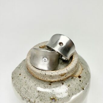 Curves Rings with Stone Brushed Rhodium Plated Sterling Silver .925