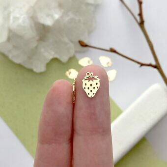 foh3g-mini-strawberry-14kt-gold-filled-pendant-charm hand