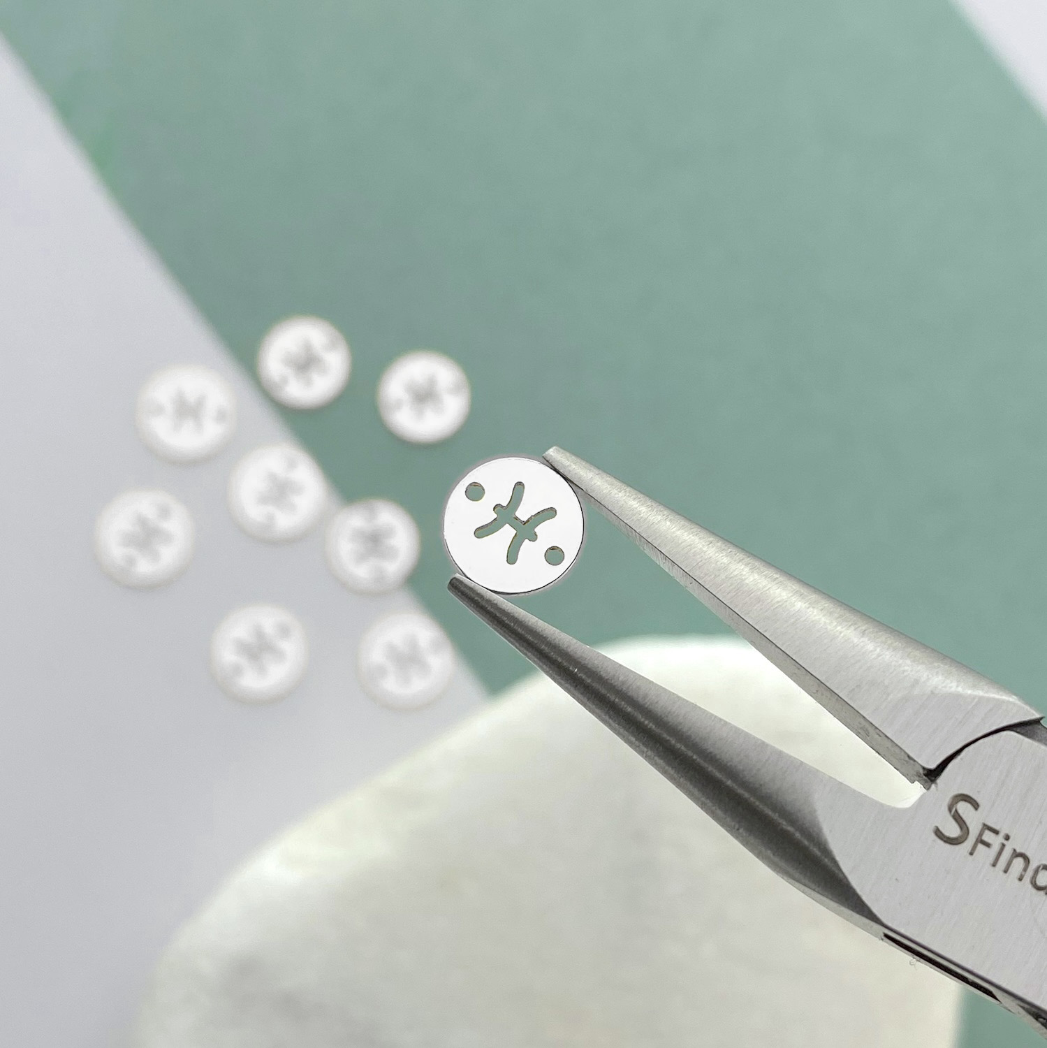 fok1s-pisces-round-disc-zodiac-sterling-silver-925-connector-pendant-charm-pliers