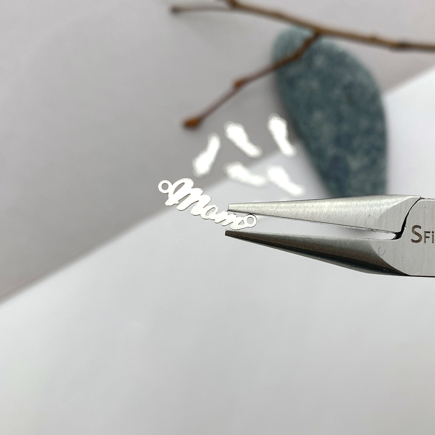 fom8s-mom-script-sterling-silver-925-connector-pendant-charm pliers