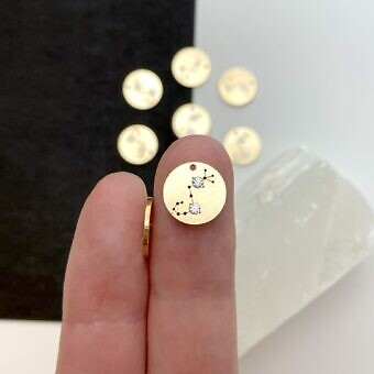fom2g-scorpio-zodiac-constellation-disc-with-2mm-clear-cz-14kt-gold-filled-pendant-charm-hand