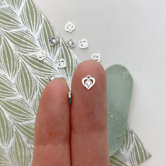 fhi1s-heart-with-2mm-clear-cz-crystal-sterling-silver-925-pendant-charm-hand