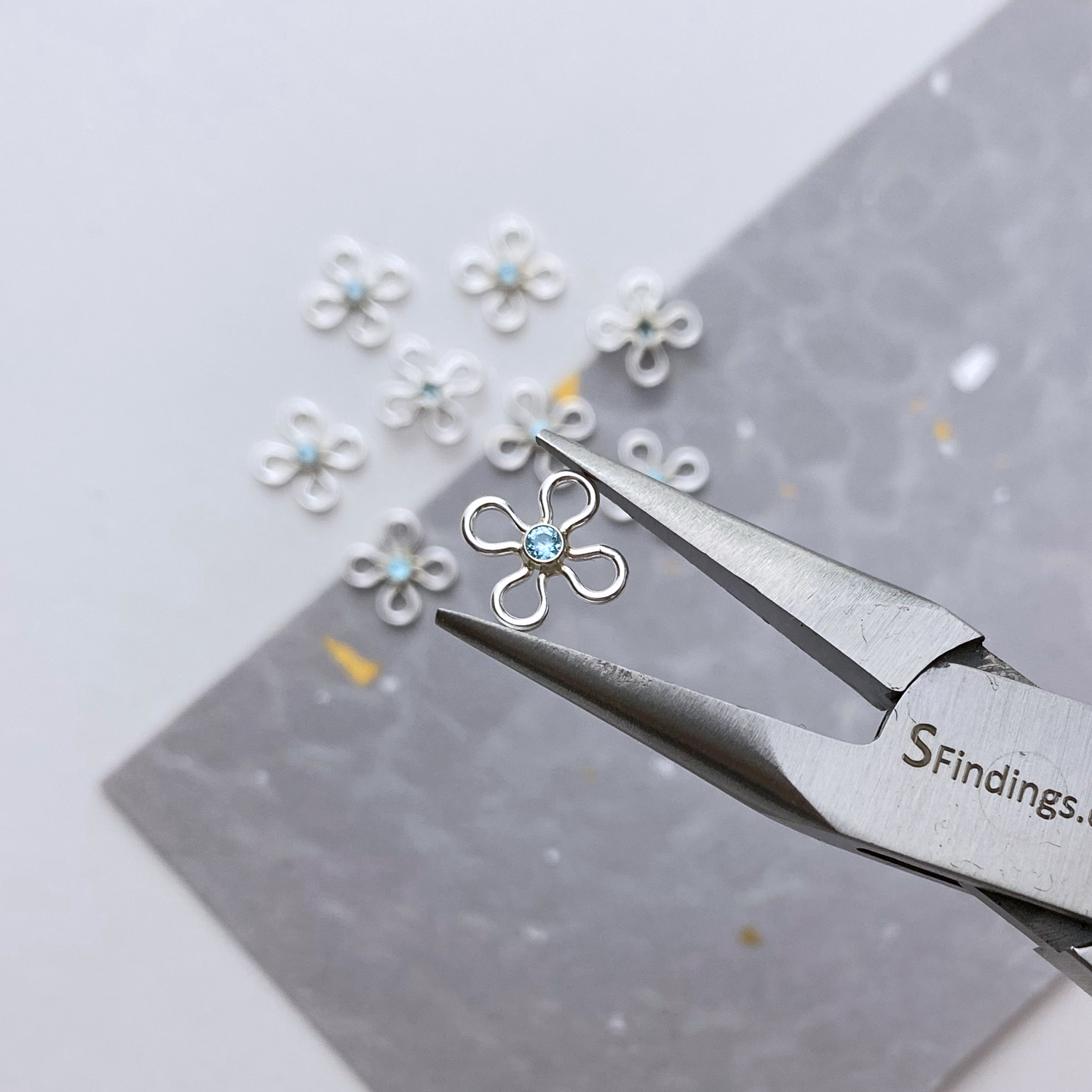 fof9s-2mm-aquamarine-round-bezel-set-cz-crystal-70s-flower-bubble-sterling-silver-925-charm-pendant-connector-march-pliers