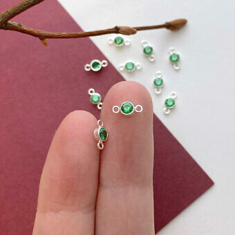 fov6s-3mm-dark-green-round-bezel-set-cz-crystal-sterling-silver-925-birthstones-connector-pendant-charm-may-hand