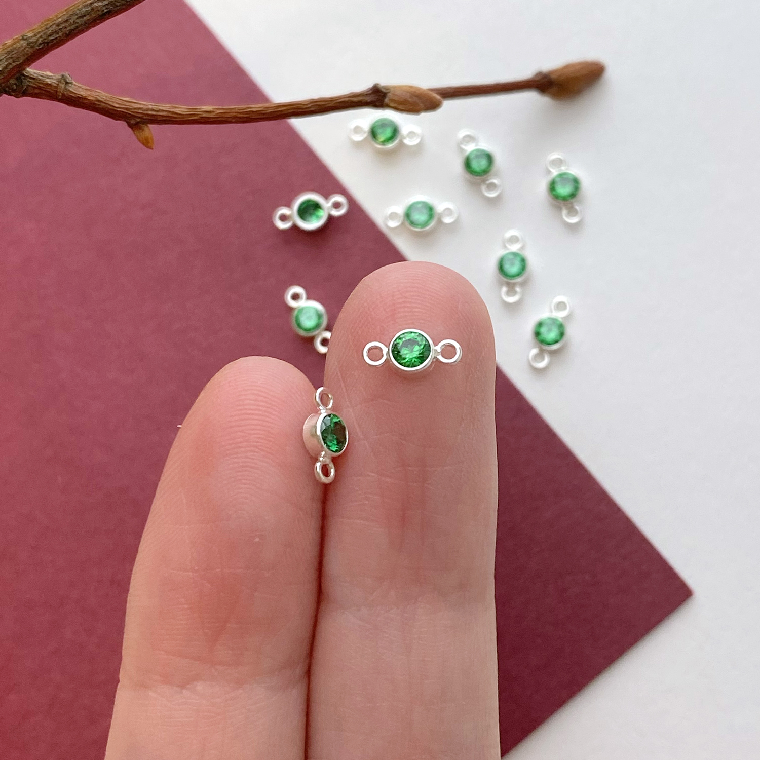 fov6s-3mm-dark-green-round-bezel-set-cz-crystal-sterling-silver-925-birthstones-connector-pendant-charm-may-hand
