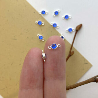 fow0s-3mm-deep-blue-round-bezel-set-cz-crystal-sterling-silver-925-birthstones-connector-pendants-charms-september-hand