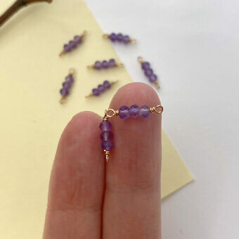 md43o-rgf-3mm-triple-amethyst-14kt-rose-gold-filled-connectors-pendants-charms-february-hand