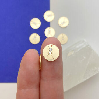 fol8g-cancer-zodiac-constellation-disc-with-2mm-clear-cz-14kt-gold-filled-pendant-charm-hand