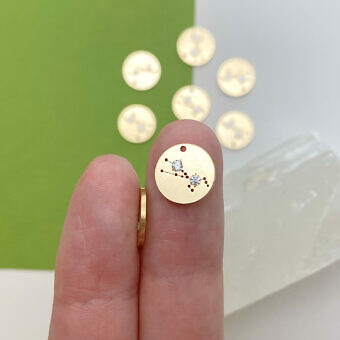 fol6g-taurus-zodiac-constellation-disc-with-2mm-clear-cz-14kt-gold-filled-pendant-charm-hand