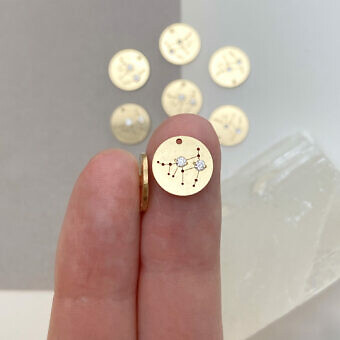 fom4g-capricorn-zodiac-constellation-disc-with-2mm-clear-cz-14kt-gold-filled-pendant-charm-hand