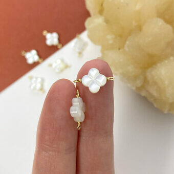 fobag-8mm-white-clover-mother-of-pearl-in-14kt-gold-filled-connectors-pendants-charms-hand