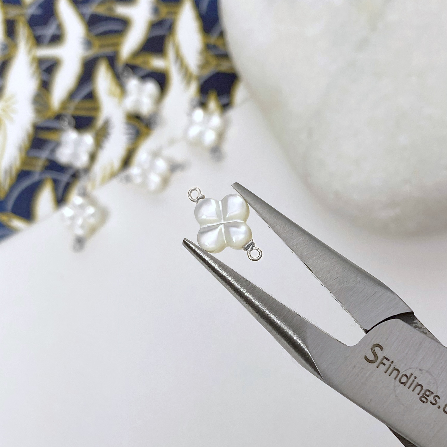 fobas-8mm-white-clover-mother-of-pearl-in-sterling-silver-925-connectors-pendants-charms-pliers