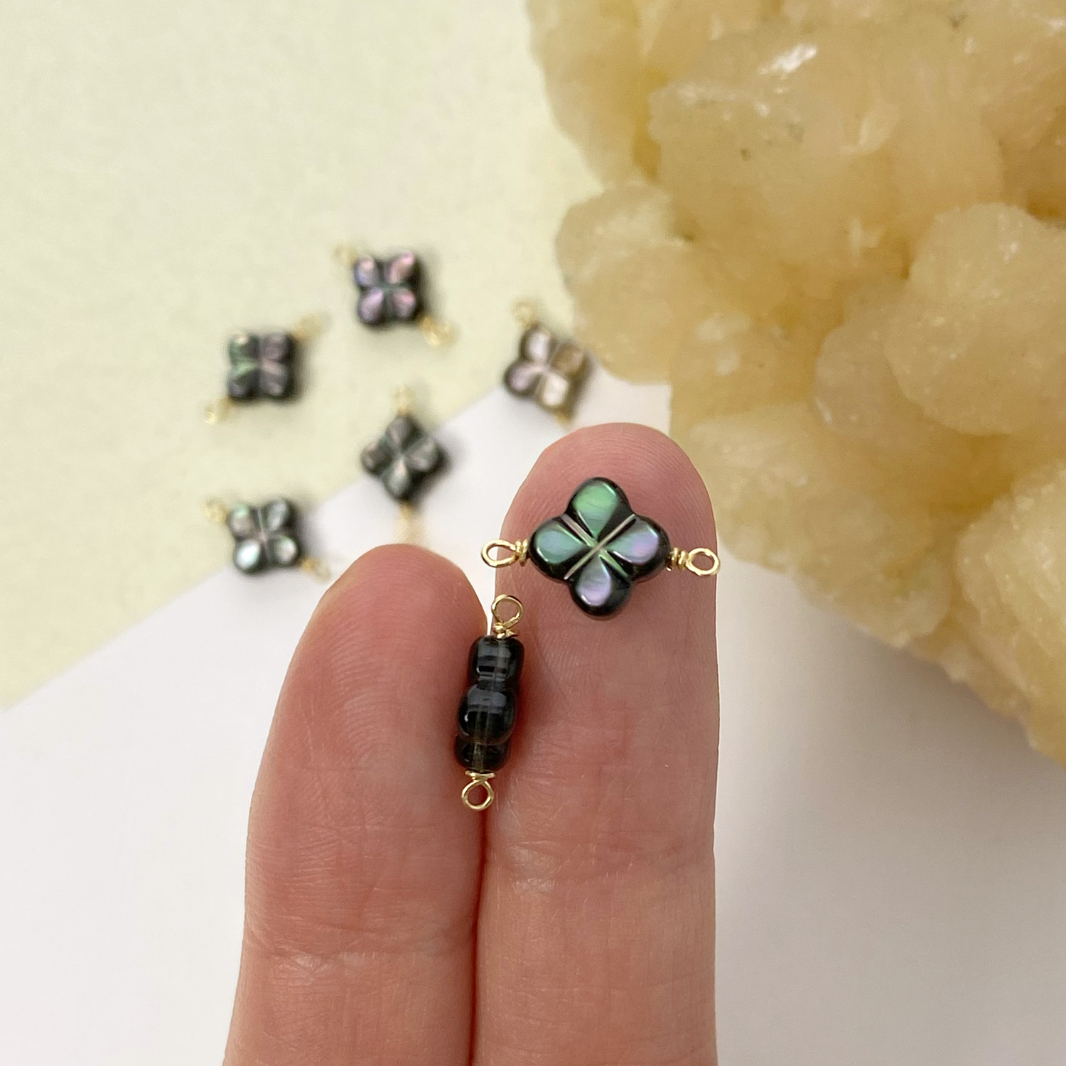 fobbg-8mm-black-clover-mother-of-pearl-in-14kt-gold-filled-connectors-pendants-charms-hand
