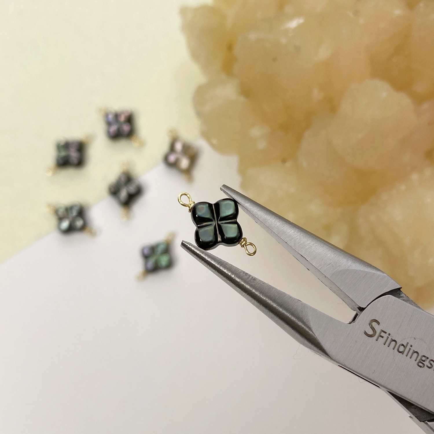 fobbg-8mm-black-clover-mother-of-pearl-in-14kt-gold-filled-connectors-pendants-charms-pliers