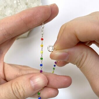 bf30s-6-5-rainbow-enamel-cable-chain-bracelet-with-1-extender-sterling-silver-925-end