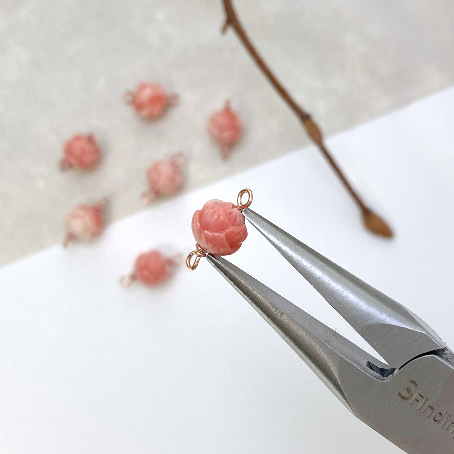 fobfo-rgf-molded-pink-lotus-mother-of-pearl-in-14kt-rose-gold-filled-pendants-charms-pliers