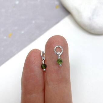 md06s-natural-emerald-birthstone-mini-drop-sterling-silver-925-charm-pendant-may-hand