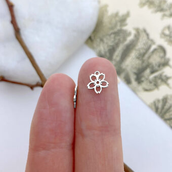 fhm9s-sakura-blossom-sterling-silver-925-pendants-charms-hand