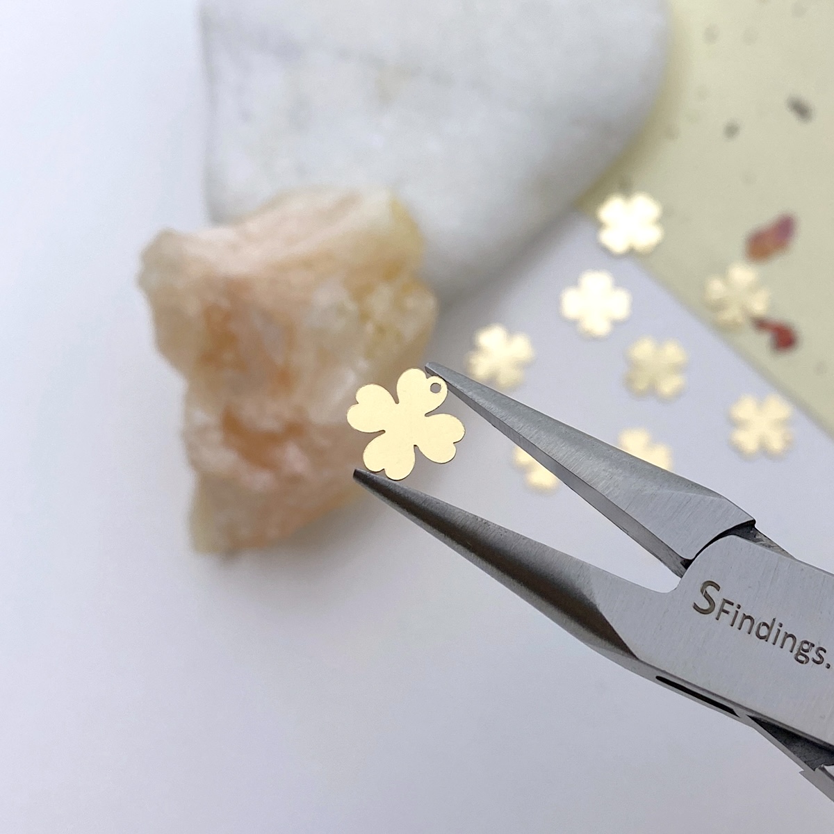 fhn3g-four-leaf-clover-14kt-gold-filled-pendants-charms-pliers