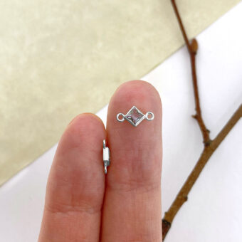 foa02s-3mm-aqua-blue-diamond-bezel-set-cz-crystal-sterling-silver-925-birthstones-connectors-pendants-charms-march-hand