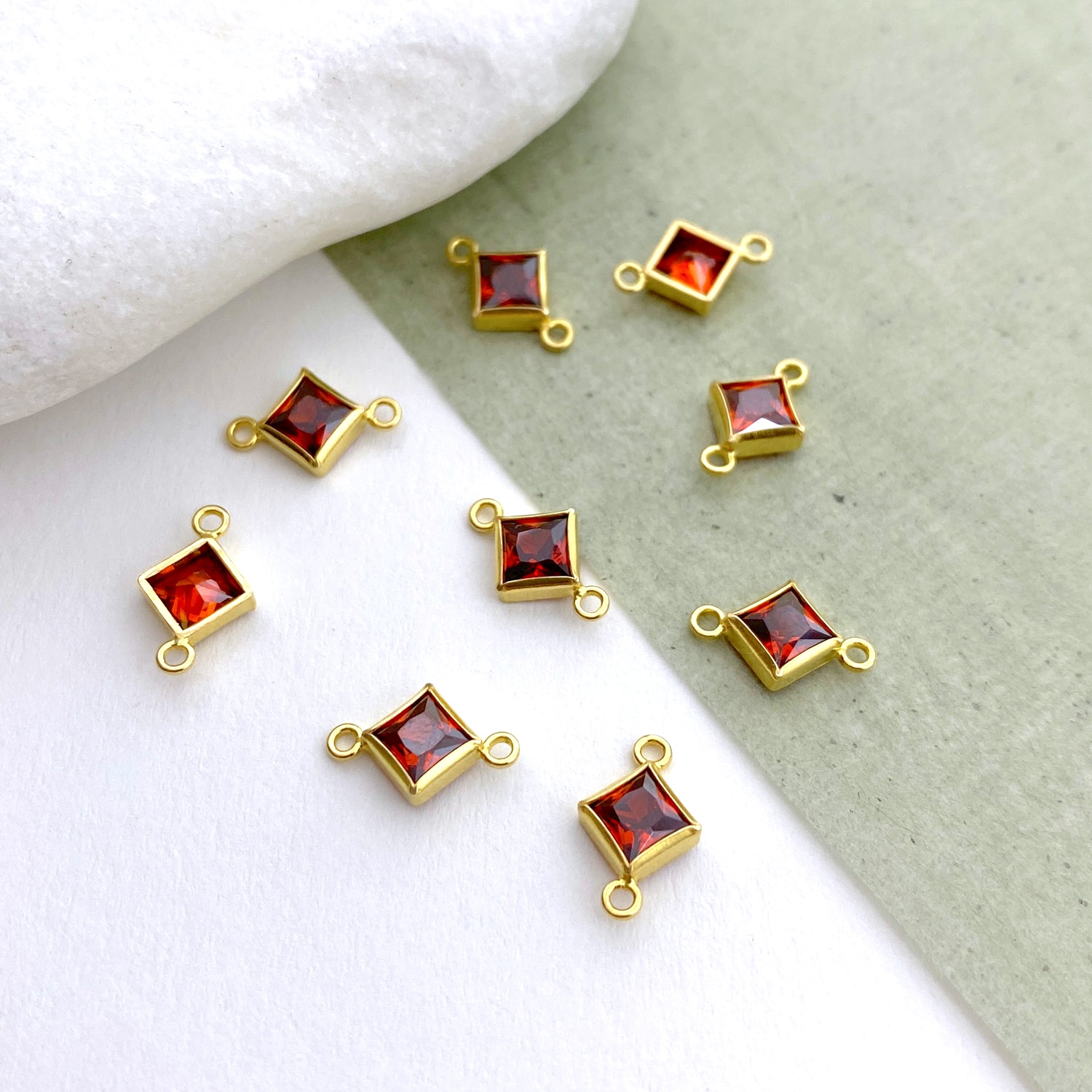 foa16g-4mm-dark-red-diamond-bezel-set-cz-crystal-14kt-gold-filled-birthstones-connector-pendant-charm-january