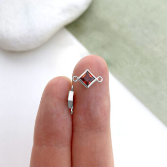 foa16s-4mm-dark-red-diamond-bezel-set-cz-crystal-sterling-silver-925-birthstones-connector-pendant-charm-january-hand
