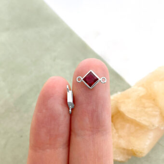 foa22s-4mm-bright-red-diamond-bezel-set-cz-crystal-sterling-silver-925-birthstones-connector-pendant-charm-july-hand