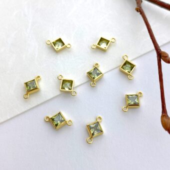 foa23g-4mm-light-green-diamond-bezel-set-cz-crystal-14kt-gold-filled-birthstones-connector-pendant-charm-august
