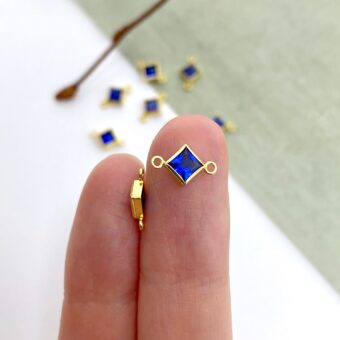 foa24g-4mm-deep-blue-diamond-bezel-set-cz-crystal-14kt-gold-filled-birthstones-connector-pendant-charm-september-hand