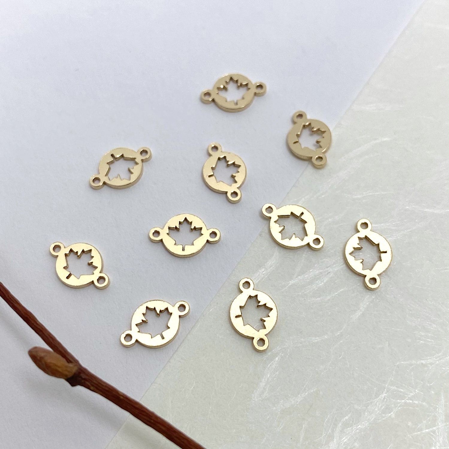 foa40g-maple-leaf-round-disc-14kt-gold-filled-connector-pendant-charm