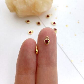 fhp1g-3mm-bright-red-heart-bezel-set-cz-crystals-14kt-gold-filled-birthstones-pendants-charms-july-hand