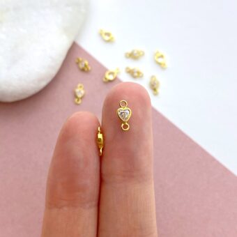 foa84g-3mm-crystal-clear-heart-bezel-set-cz-crystal-14kt-gold-filled-birthstones-vertical-connectors-pendants-charms-april-hand