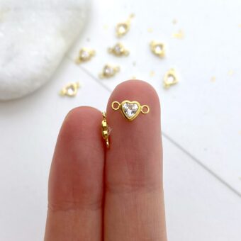 foa85g-4mm-crystal-clear-heart-bezel-set-cz-crystal-14kt-gold-filled-birthstones-connectors-pendants-charms-april-hand