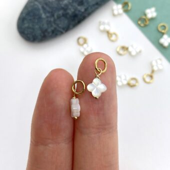 fhr3g-6mm-white-clover-flower-mother-of-pearl-in-14kt-gold-filled-pendants-charms-hand