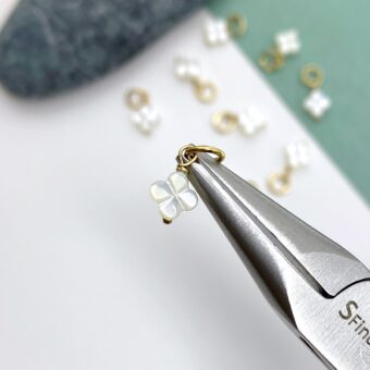 fhr3g-6mm-white-clover-flower-mother-of-pearl-in-14kt-gold-filled-pendants-charms-pliers